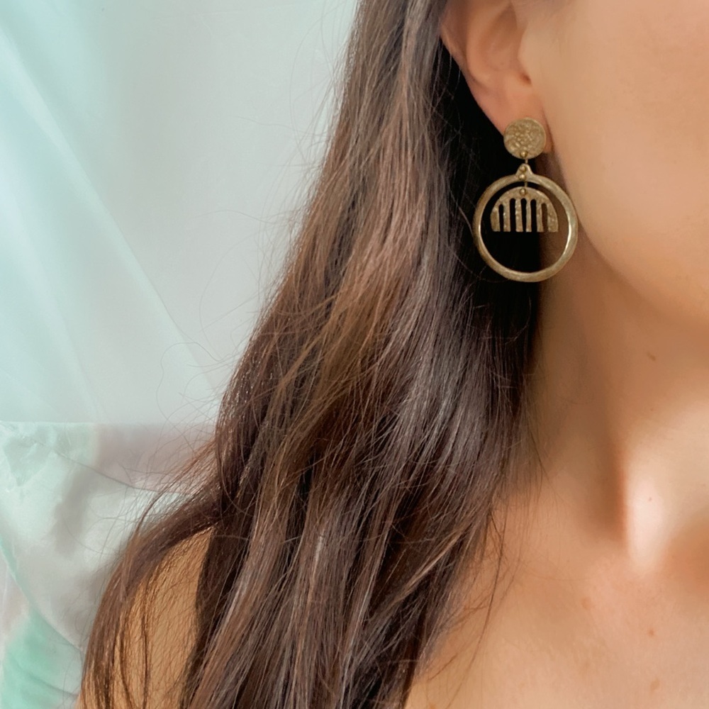 Vintage 70s gold brass tone geometric earrings eclectic unique mod